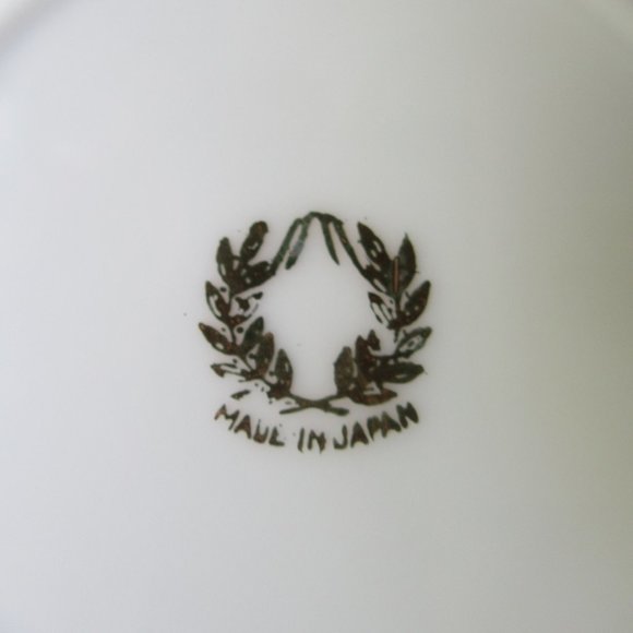 Fine Porcelain Saucer Golden Pine, Japan - Picture 9 of 10